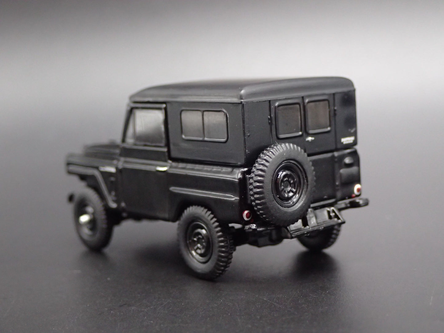 1960-1980 NISSAN PATROL SUV TRUCK BLACK 1:64 SCALE DIORAMA DIECAST MODEL CAR