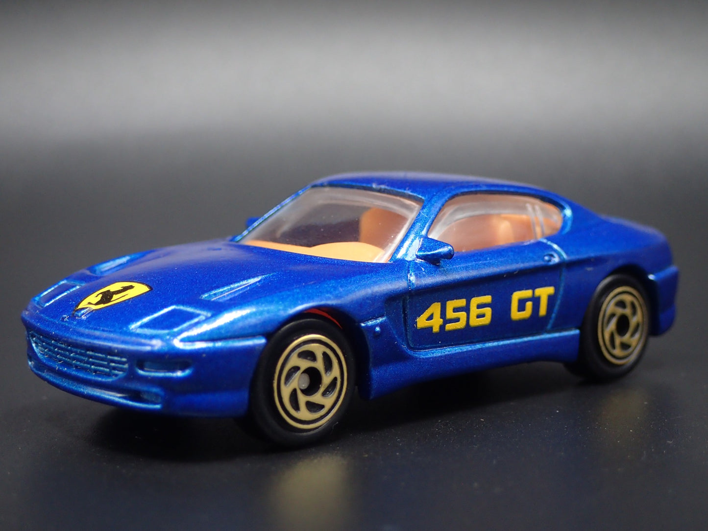 1992-1997 FERRARI 456 GT BLUE 1:64 SCALE COLLECTIBLE DIORAMA DIECAST MODEL CAR
