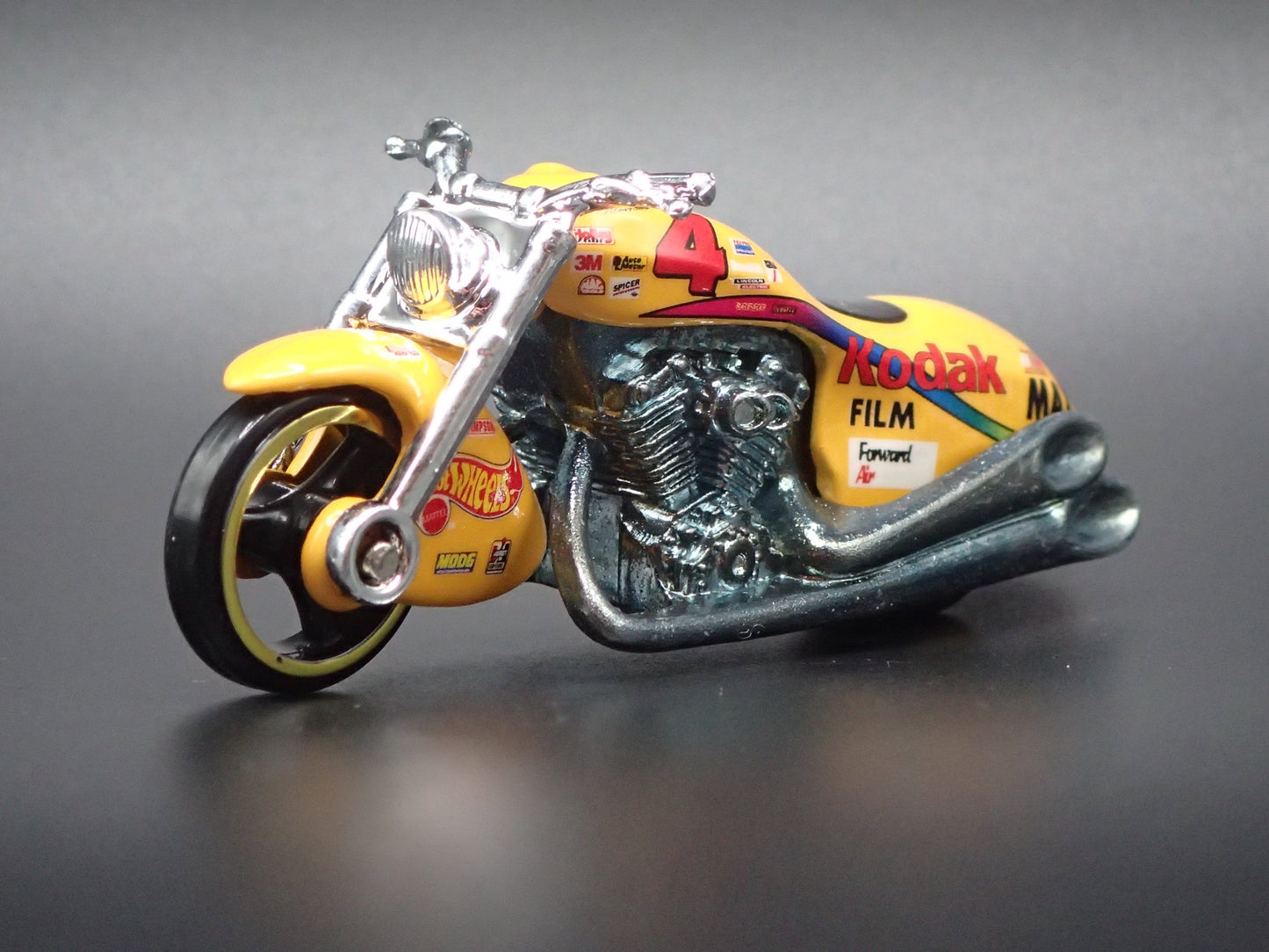 SCORCHIN SCOOTER MOTORCYCLE KODAK 4 1:64 HOT WHEELS SCALE DIECAST MODEL CAR