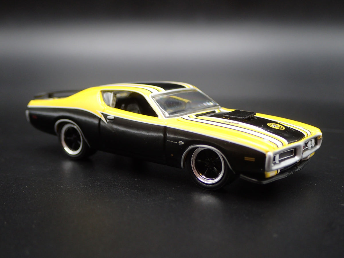 1971 71 DODGE CHARGER SUPER BEE 1:64 SCALE COLLECTIBLE DIORAMA DIECAST MODEL CAR-Burning Rubber Toy Company