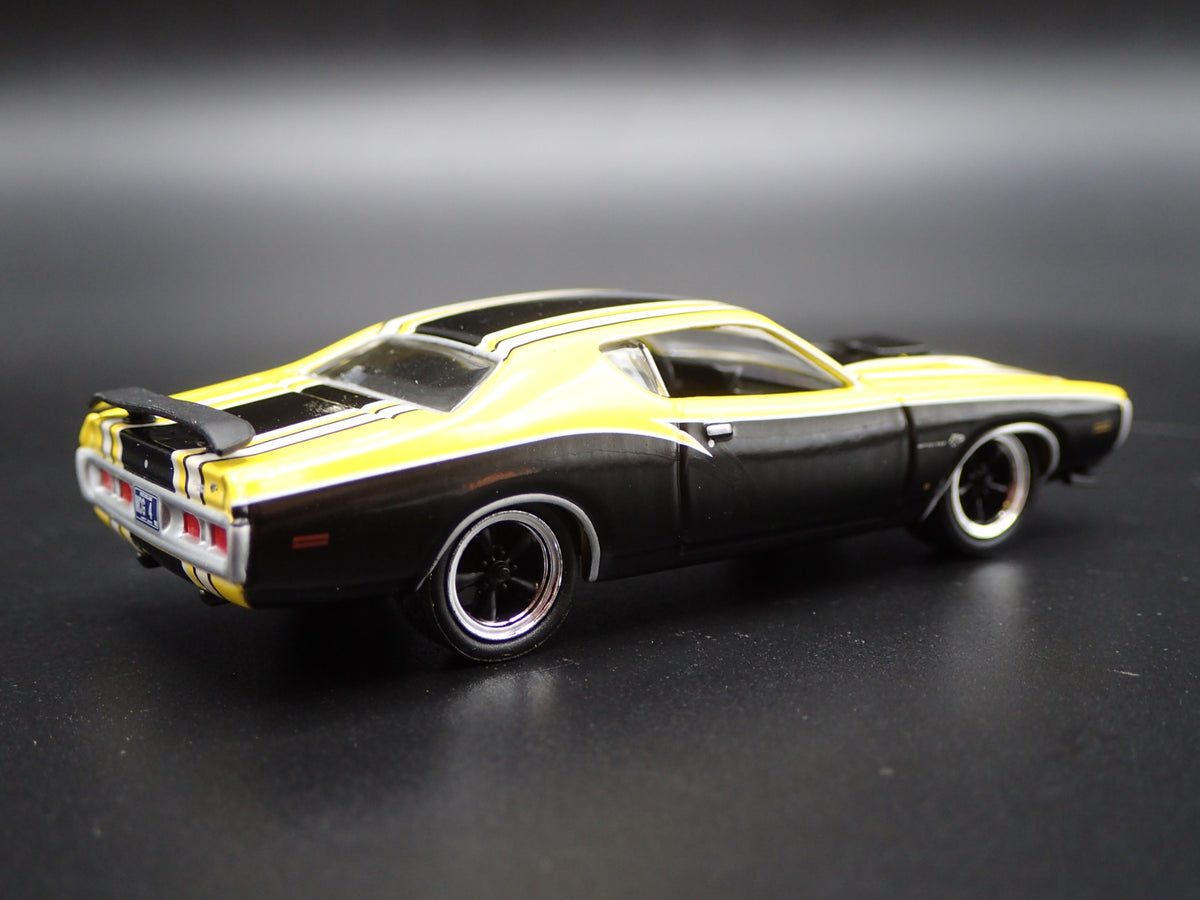1971 71 DODGE CHARGER SUPER BEE 1:64 SCALE COLLECTIBLE DIORAMA DIECAST MODEL CAR-Burning Rubber Toy Company