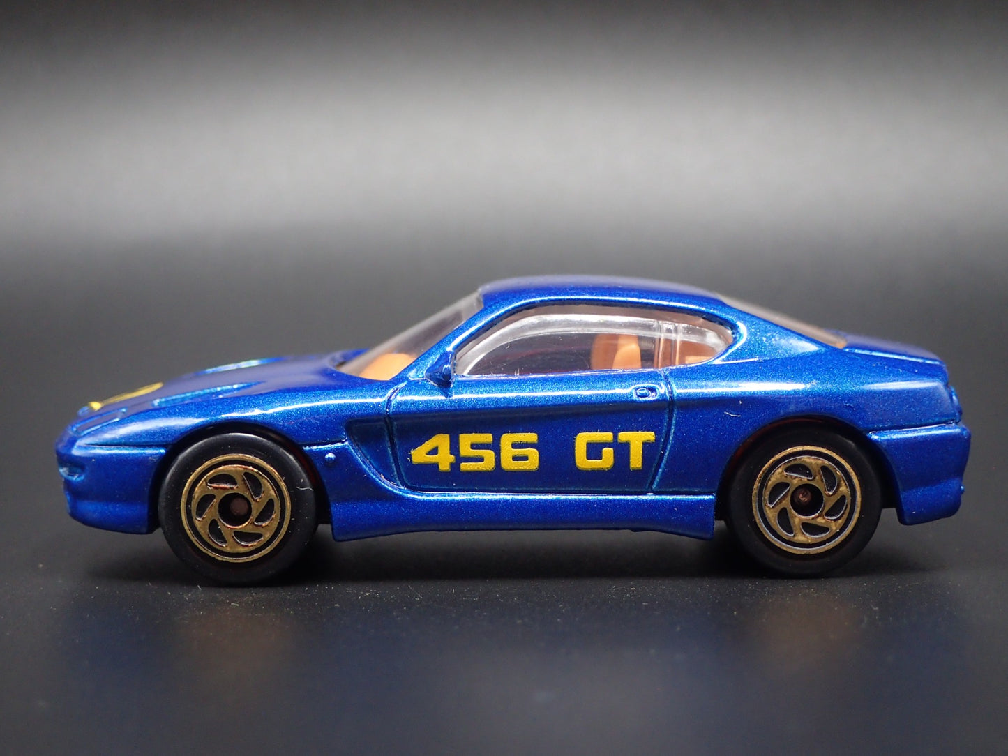 1992-1997 FERRARI 456 GT BLUE 1:64 SCALE COLLECTIBLE DIORAMA DIECAST MODEL CAR