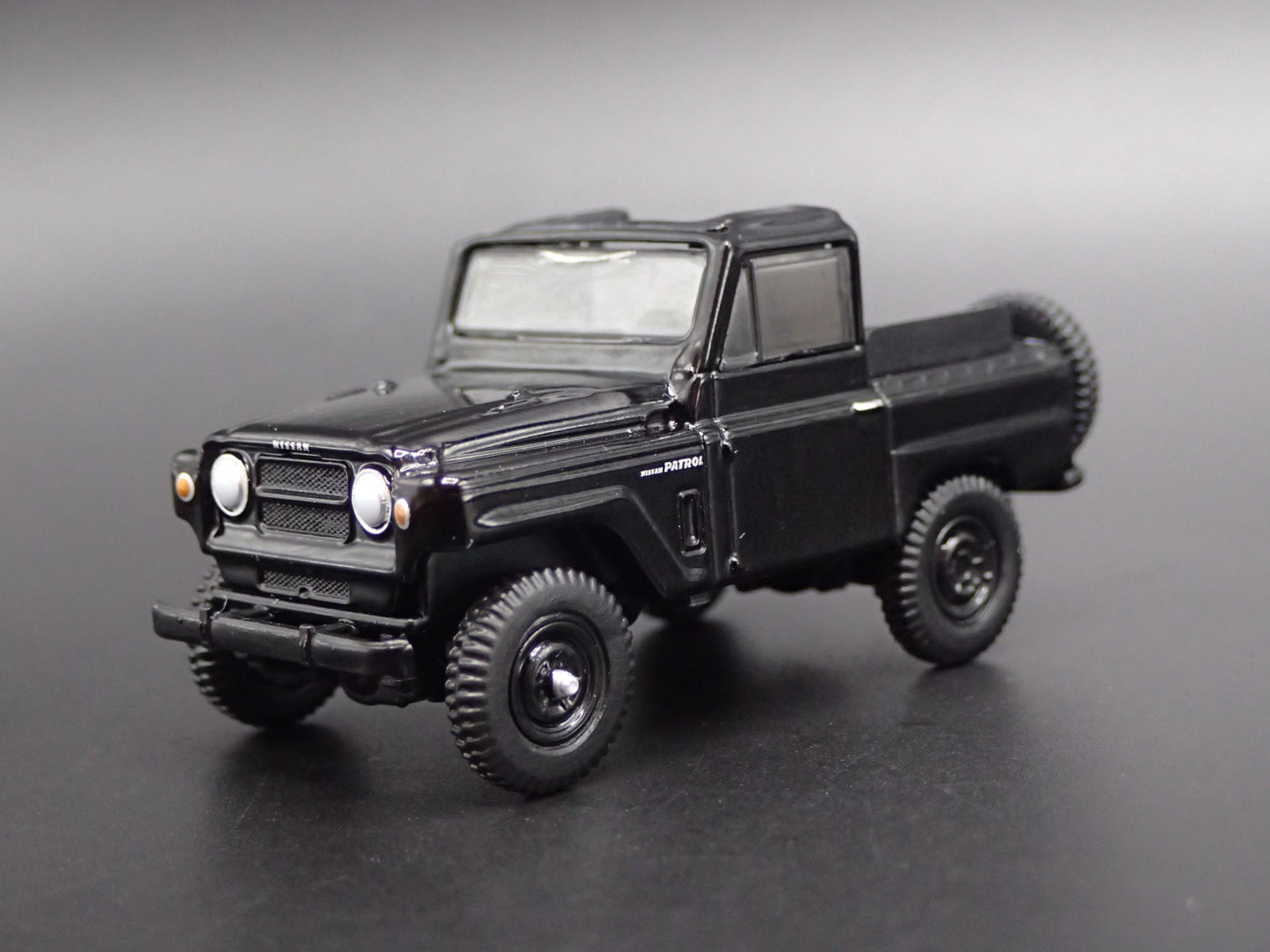 1960-1980 NISSAN PATROL SUV TRUCK BLACK 1:64 SCALE DIORAMA DIECAST MODEL CAR