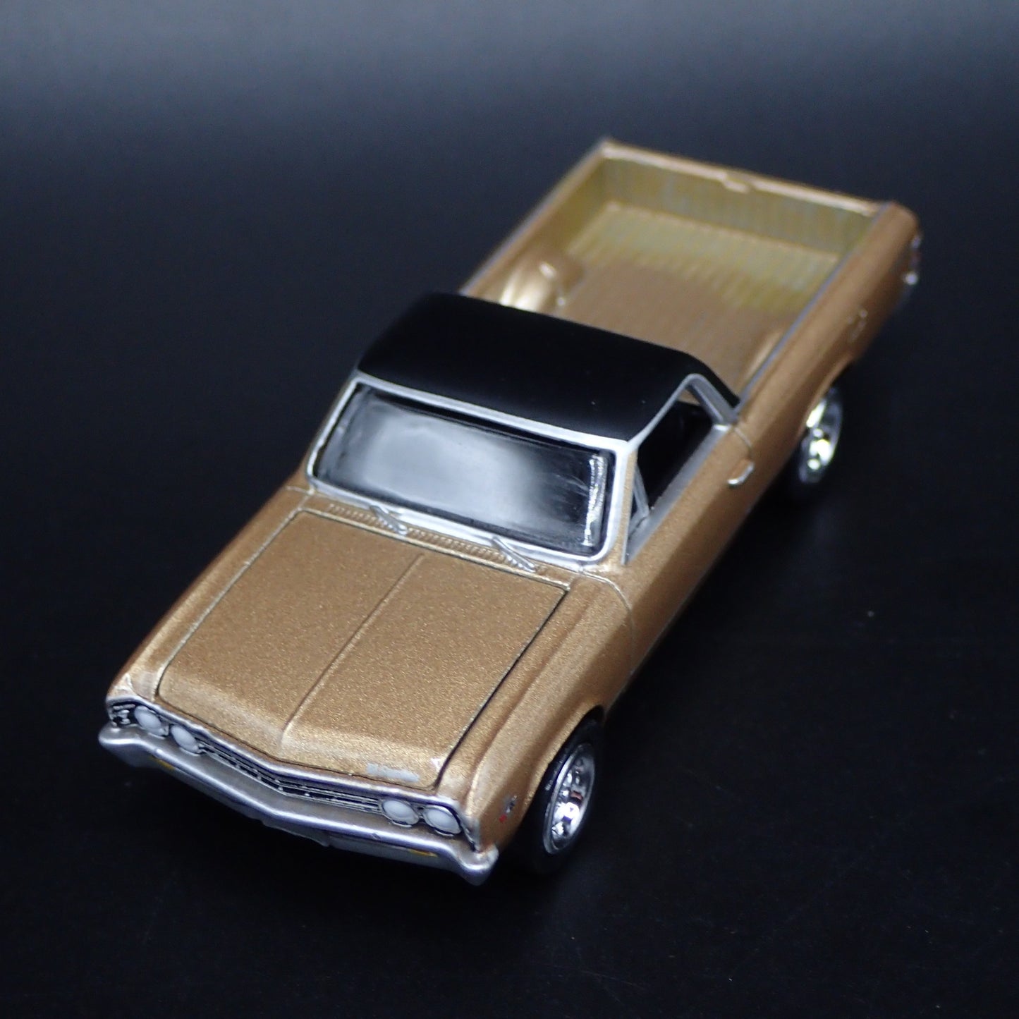 1967 67 CHEVY CHEVROLET EL CAMINO GOLD RARE 1:64 SCALE DIORAMA DIECAST MODEL CAR
