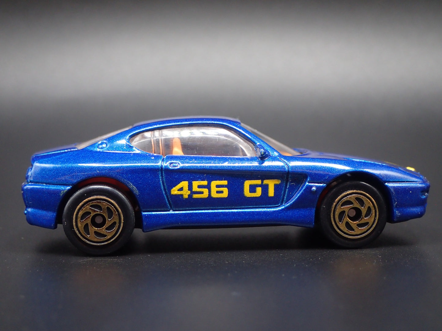 1992-1997 FERRARI 456 GT BLUE 1:64 SCALE COLLECTIBLE DIORAMA DIECAST MODEL CAR