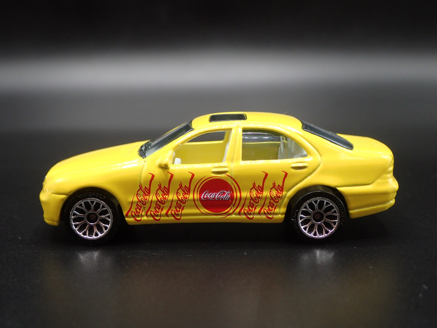 1998-2005 MERCEDES-BENZ S500 COKE COCA COLA 1:64 SCALE DIORAMA DIECAST MODEL CAR