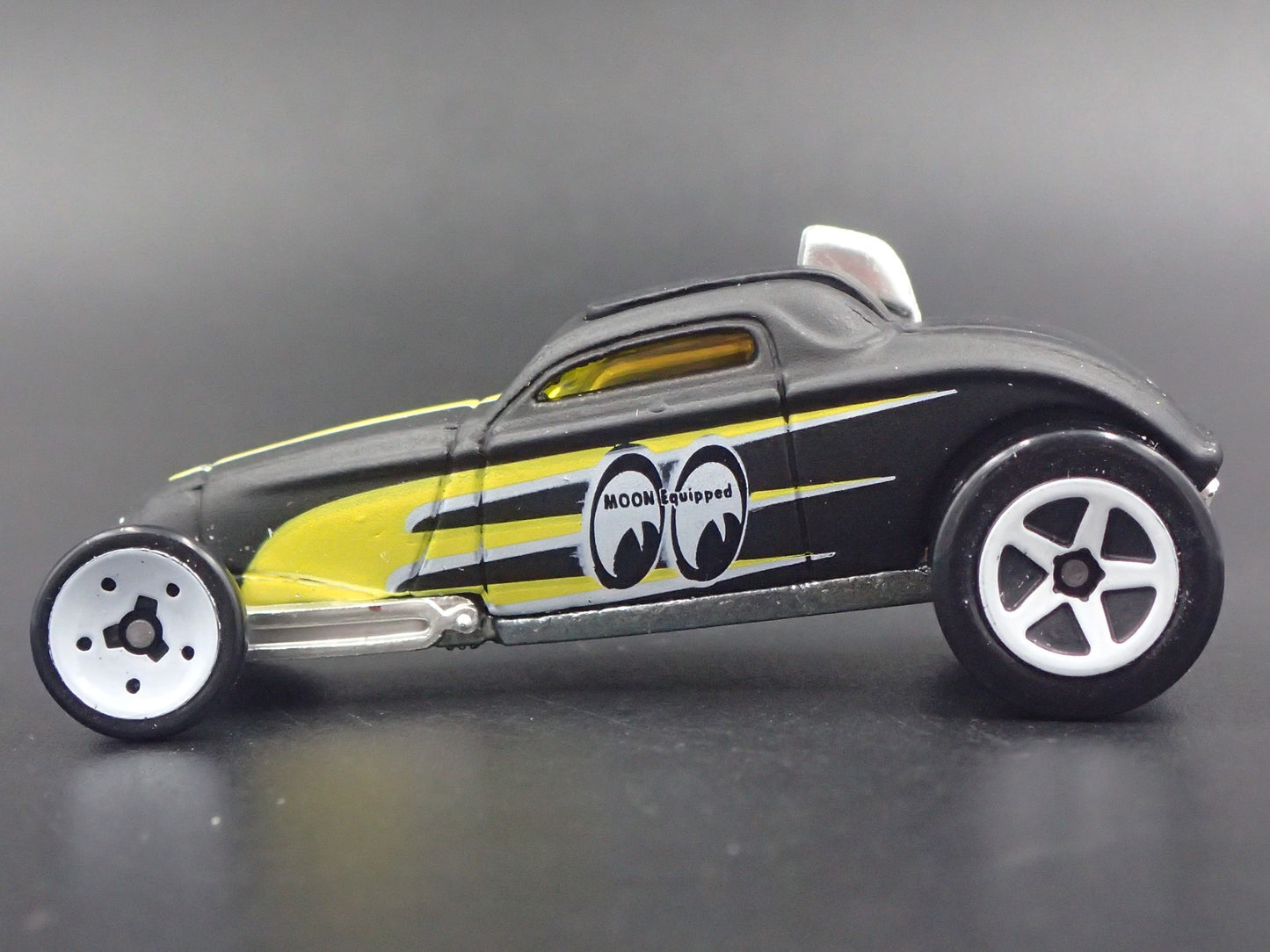 FORD ROADSTER HOT ROD CUSTOM MOONEYES 1:64 SCALE COLLECTIBLE DIECAST MODEL CAR