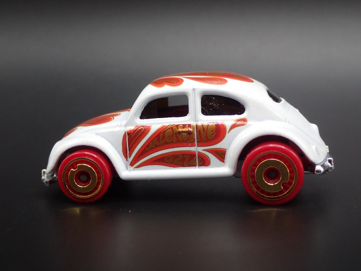 1960-1967 VW VOLKSWAGEN CLASSIC BEETLE BUG 1:64 SCALE DIORAMA DIECAST MODEL CAR