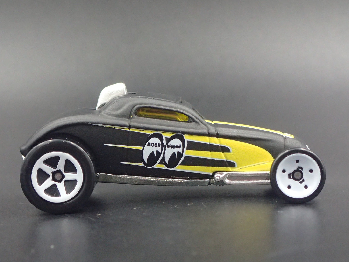 FORD ROADSTER HOT ROD CUSTOM MOONEYES 1:64 SCALE COLLECTIBLE DIECAST MODEL CAR