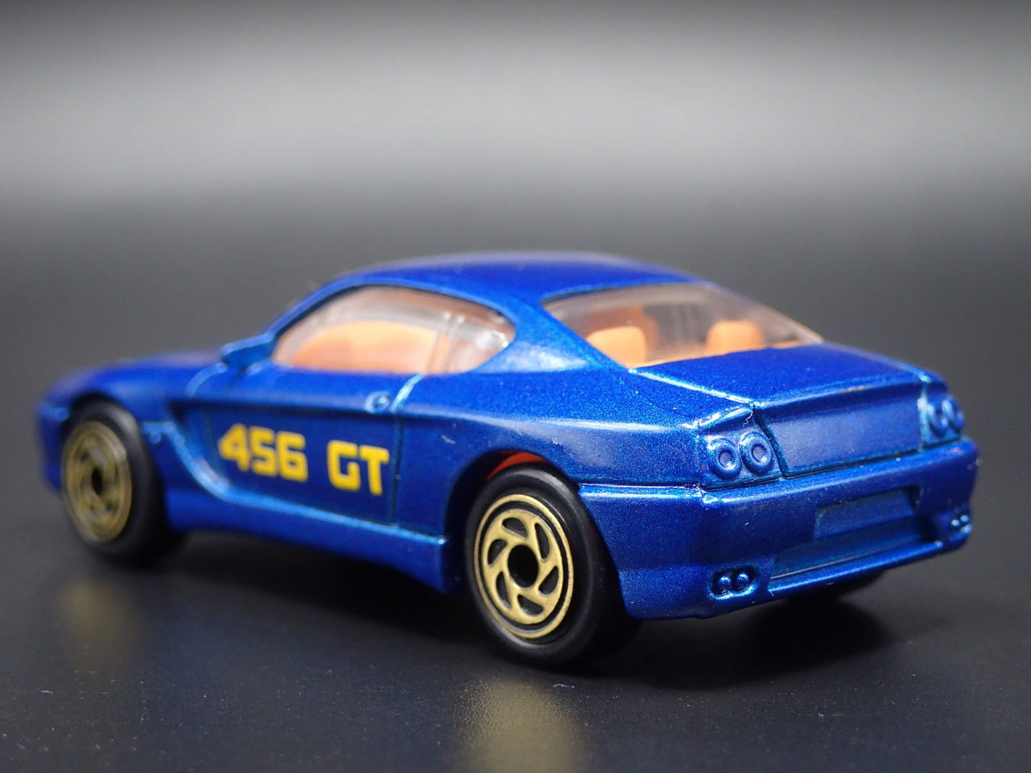 1992-1997 FERRARI 456 GT BLUE 1:64 SCALE COLLECTIBLE DIORAMA DIECAST MODEL CAR