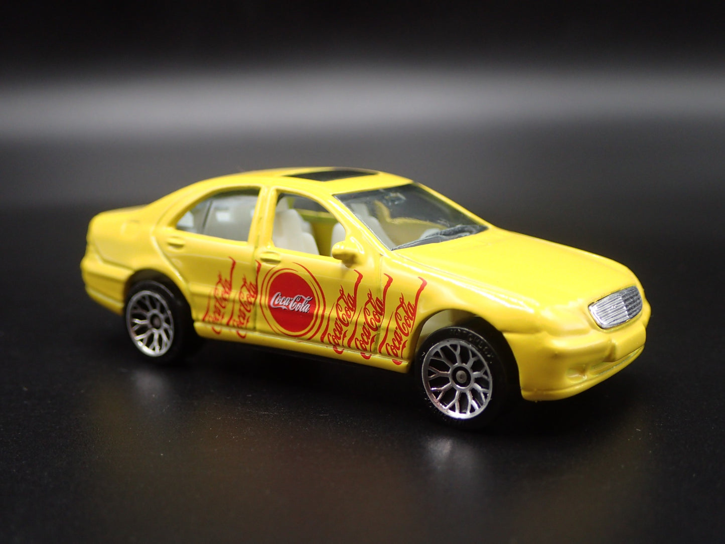 1998-2005 MERCEDES-BENZ S500 COKE COCA COLA 1:64 SCALE DIORAMA DIECAST MODEL CAR