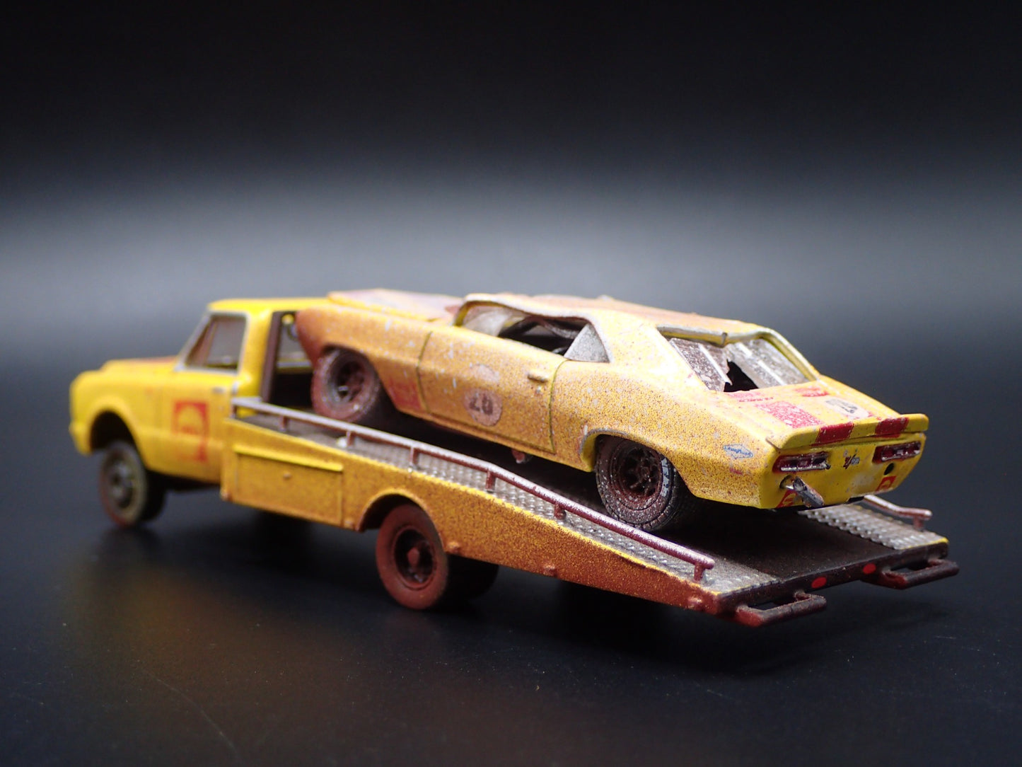 1967 CHEVY C30 RAMP TRUCK SHELL RACING w/ 1969 CAMARO 1:64 DIECAST MODEL CAR