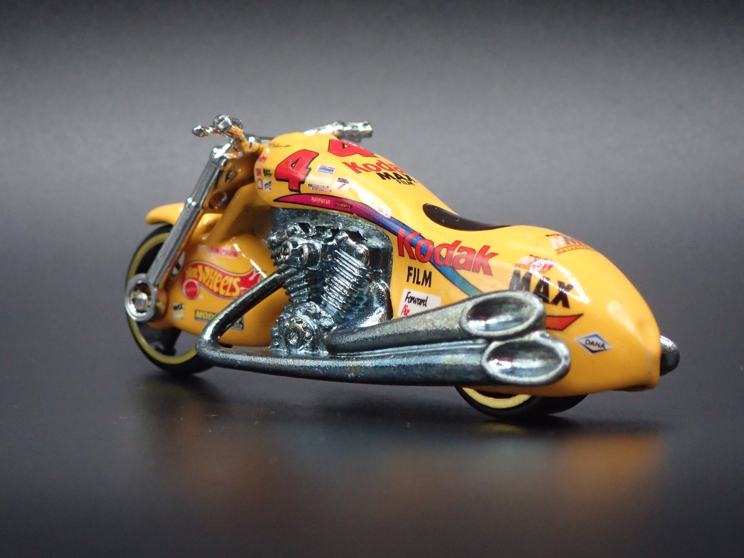 SCORCHIN SCOOTER MOTORCYCLE KODAK 4 1:64 HOT WHEELS SCALE DIECAST MODEL CAR