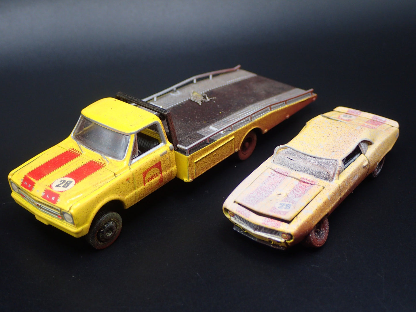 1967 CHEVY C30 RAMP TRUCK SHELL RACING w/ 1969 CAMARO 1:64 DIECAST MODEL CAR