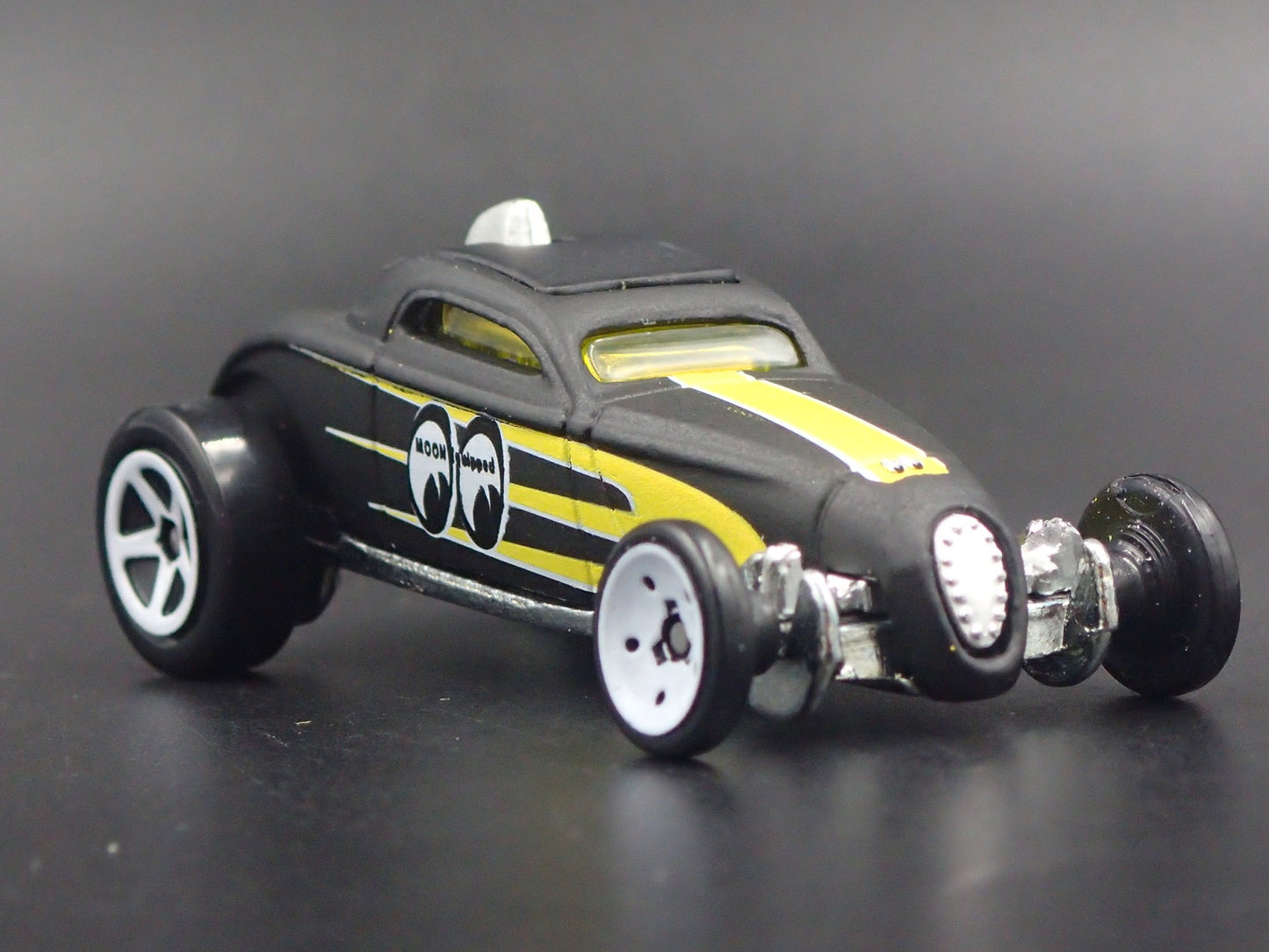 FORD ROADSTER HOT ROD CUSTOM MOONEYES 1:64 SCALE COLLECTIBLE DIECAST MODEL CAR