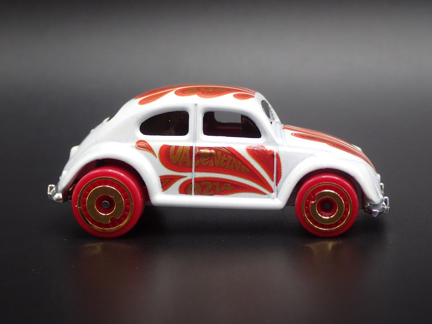 1960-1967 VW VOLKSWAGEN CLASSIC BEETLE BUG 1:64 SCALE DIORAMA DIECAST MODEL CAR