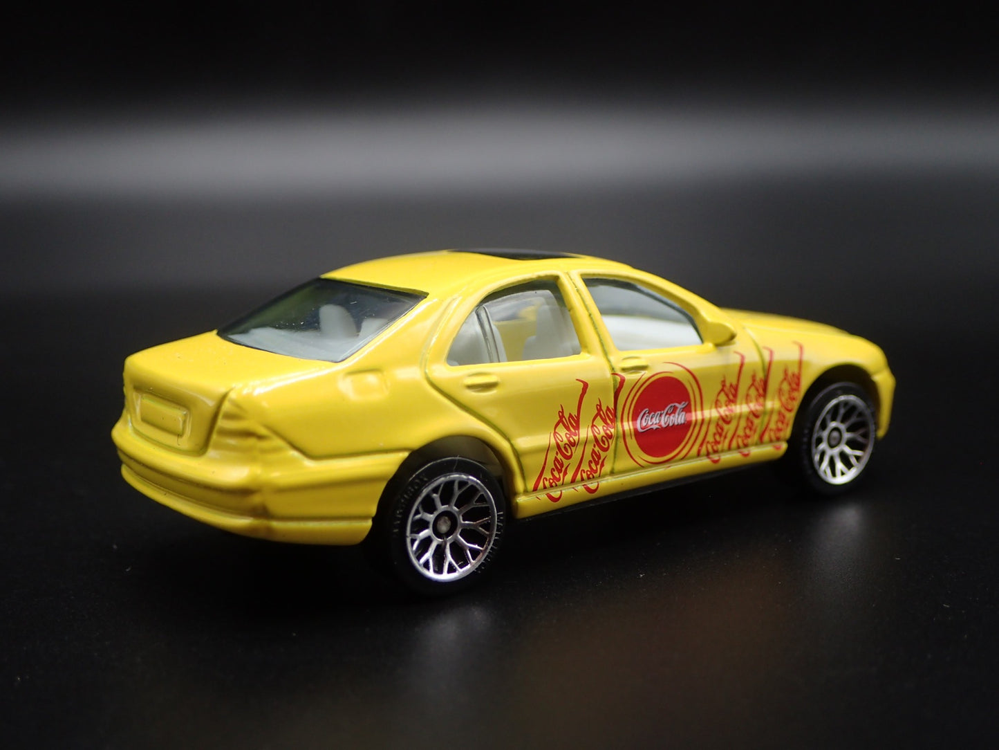 1998-2005 MERCEDES-BENZ S500 COKE COCA COLA 1:64 SCALE DIORAMA DIECAST MODEL CAR