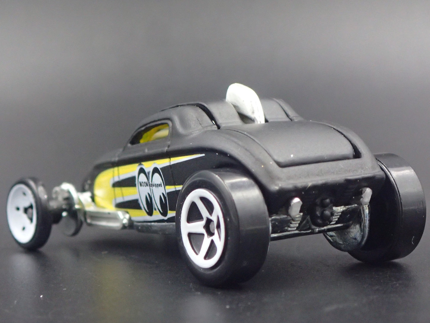 FORD ROADSTER HOT ROD CUSTOM MOONEYES 1:64 SCALE COLLECTIBLE DIECAST MODEL CAR