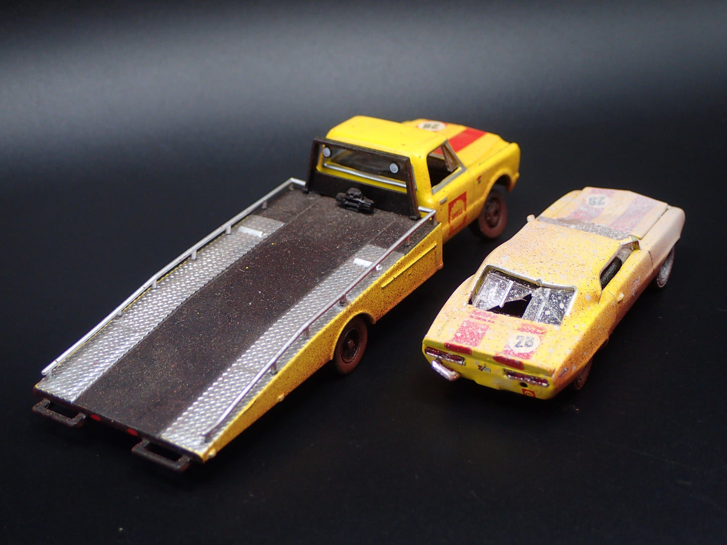 1967 CHEVY C30 RAMP TRUCK SHELL RACING w/ 1969 CAMARO 1:64 DIECAST MODEL CAR