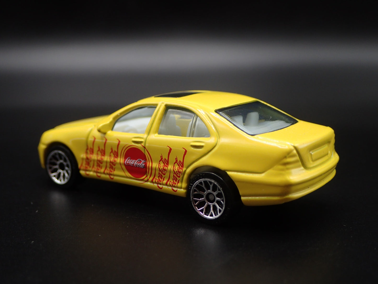 1998-2005 MERCEDES-BENZ S500 COKE COCA COLA 1:64 SCALE DIORAMA DIECAST MODEL CAR