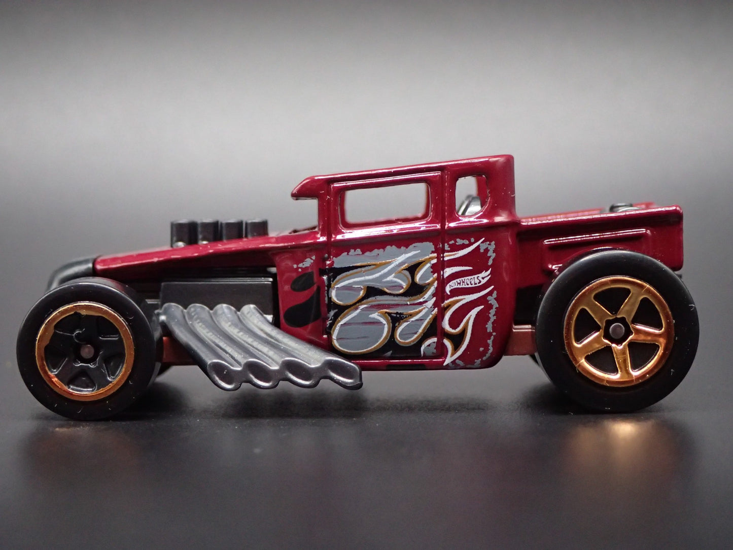 FORD CUSTOM BONE SHAKER HOT ROD RED 1:64 SCALE DIORAMA DIECAST MODEL CAR