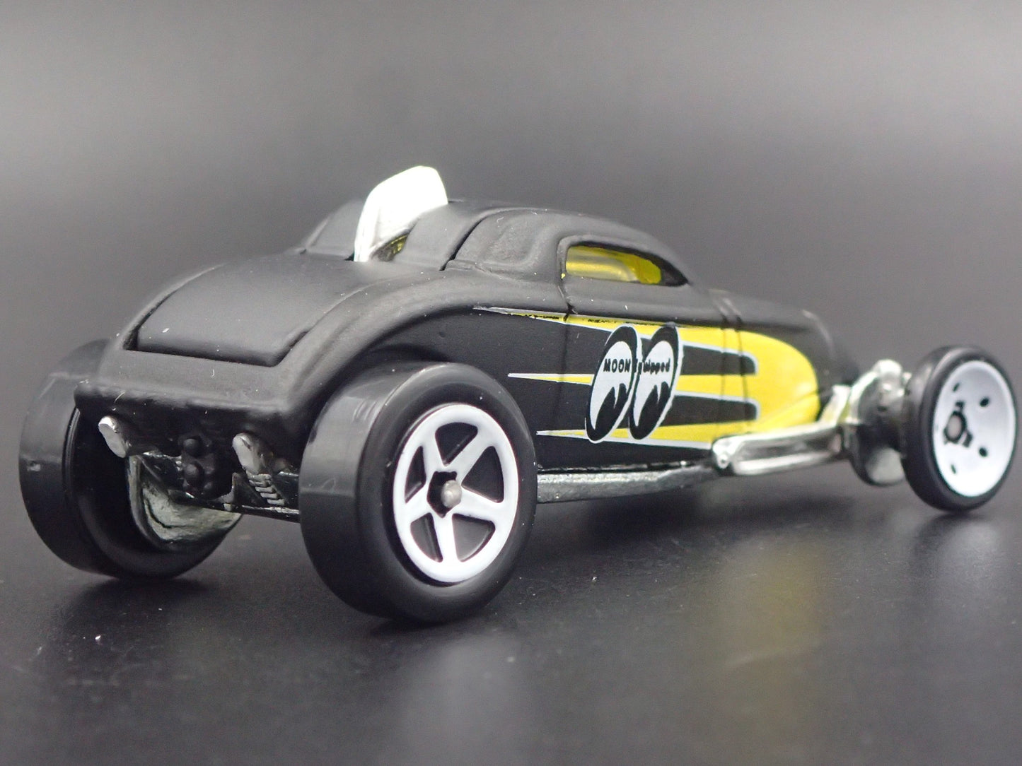 FORD ROADSTER HOT ROD CUSTOM MOONEYES 1:64 SCALE COLLECTIBLE DIECAST MODEL CAR