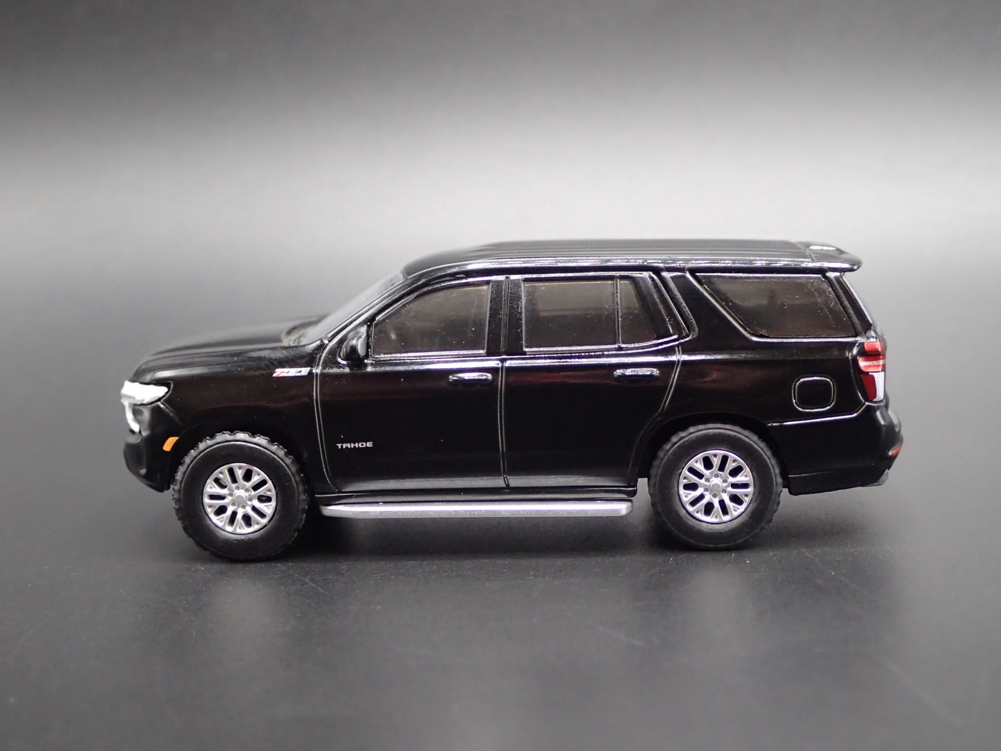 2021-2025 CHEVY CHEVROLET TAHOE Z71 BLACK 1:64 SCALE DIORAMA DIECAST MODEL CAR
