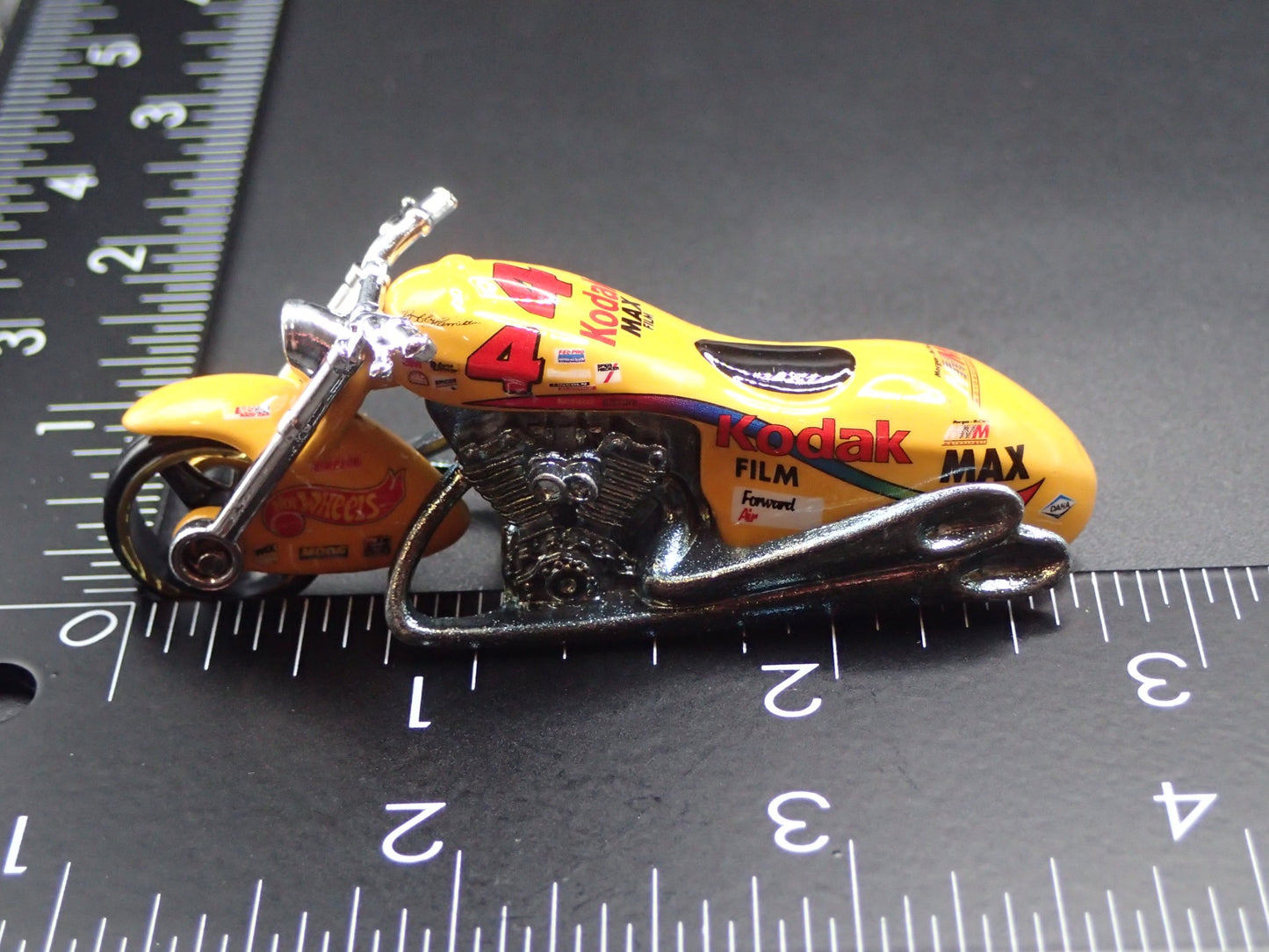 SCORCHIN SCOOTER MOTORCYCLE KODAK 4 1:64 HOT WHEELS SCALE DIECAST MODEL CAR