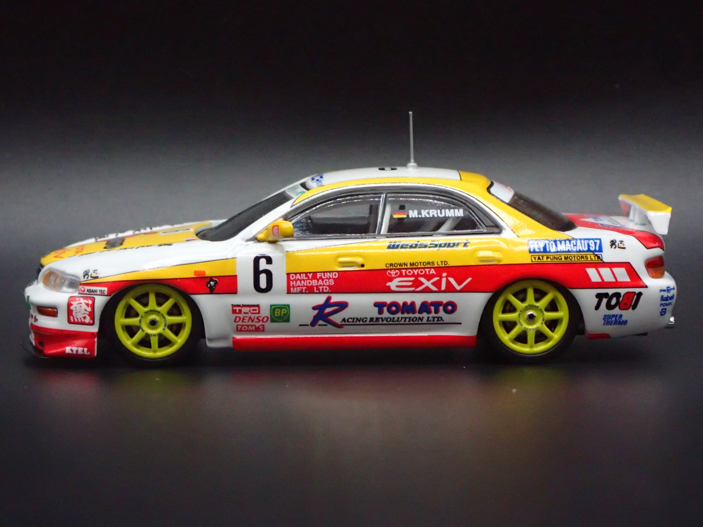 TOYOTA CORONA EXIV #6 TEAM BANDOH 1997 1/64 SCALE DIORAMA DIECAST MODEL CAR