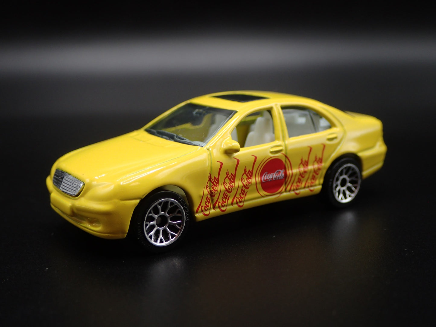 1998-2005 MERCEDES-BENZ S500 COKE COCA COLA 1:64 SCALE DIORAMA DIECAST MODEL CAR
