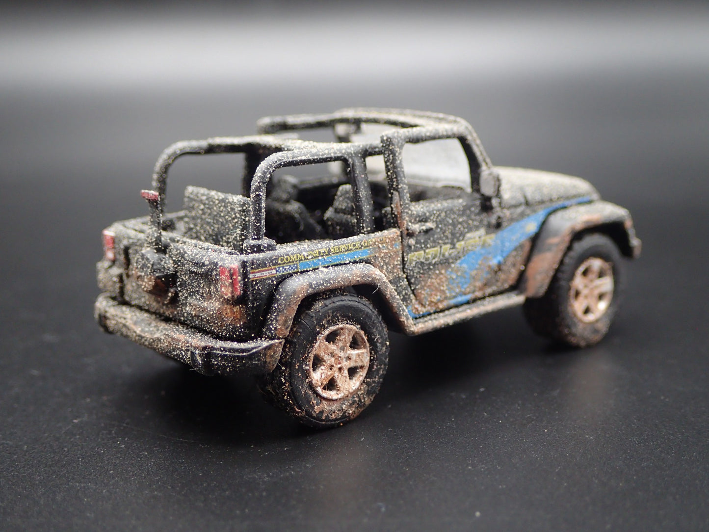 2012 12 JEEP WRANGLER GENEVA IL POLICE DEPT MUDDY 1/64 SCALE DIECAST MODEL CAR