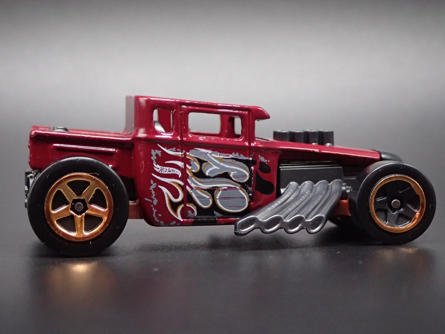 FORD CUSTOM BONE SHAKER HOT ROD RED 1:64 SCALE DIORAMA DIECAST MODEL CAR