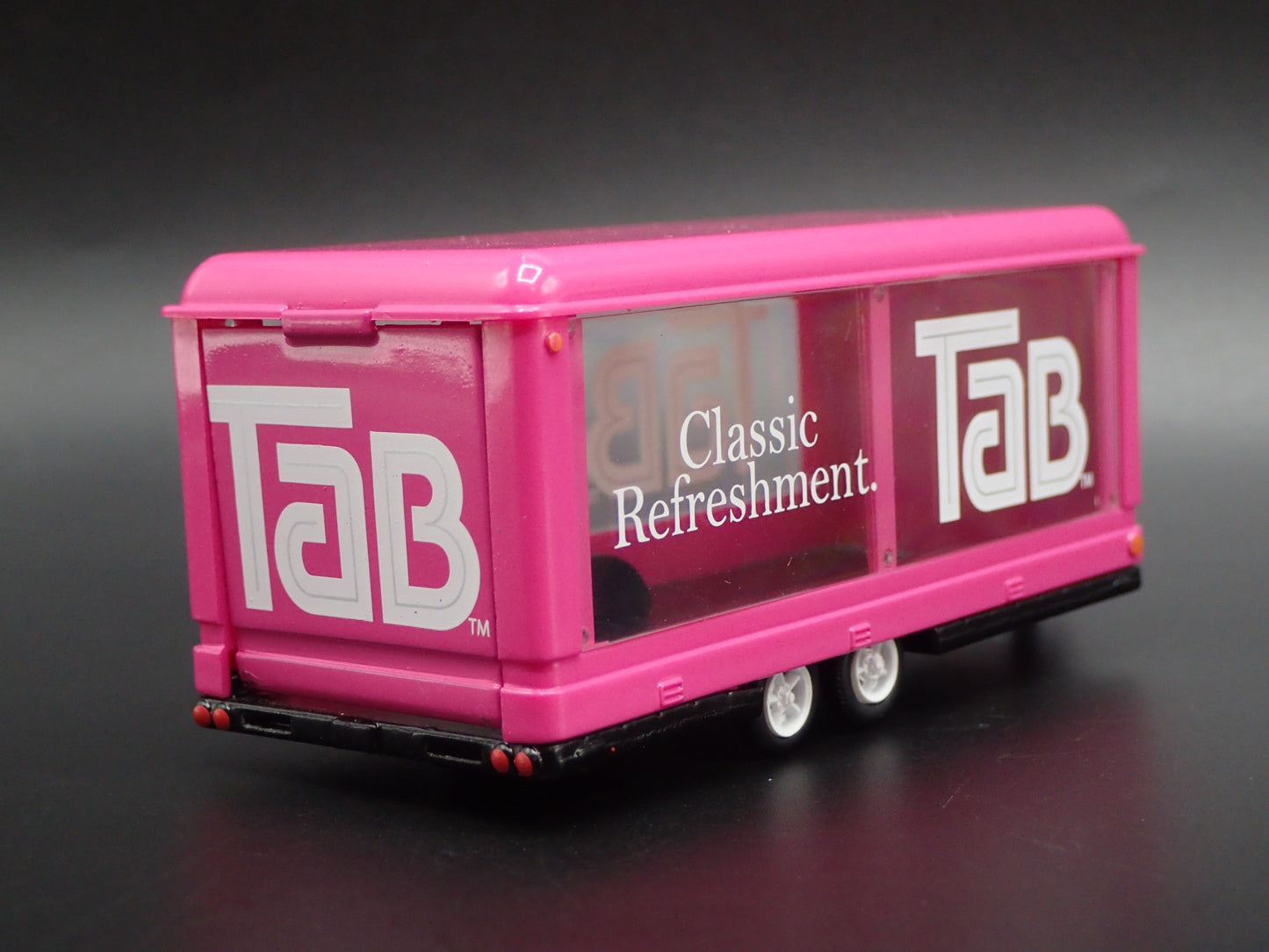 ENCLOSED GLASS CAR DISPLAY TRAILER TAB COLA 1:64 SCALE DIORAMA DIECAST MODEL CAR