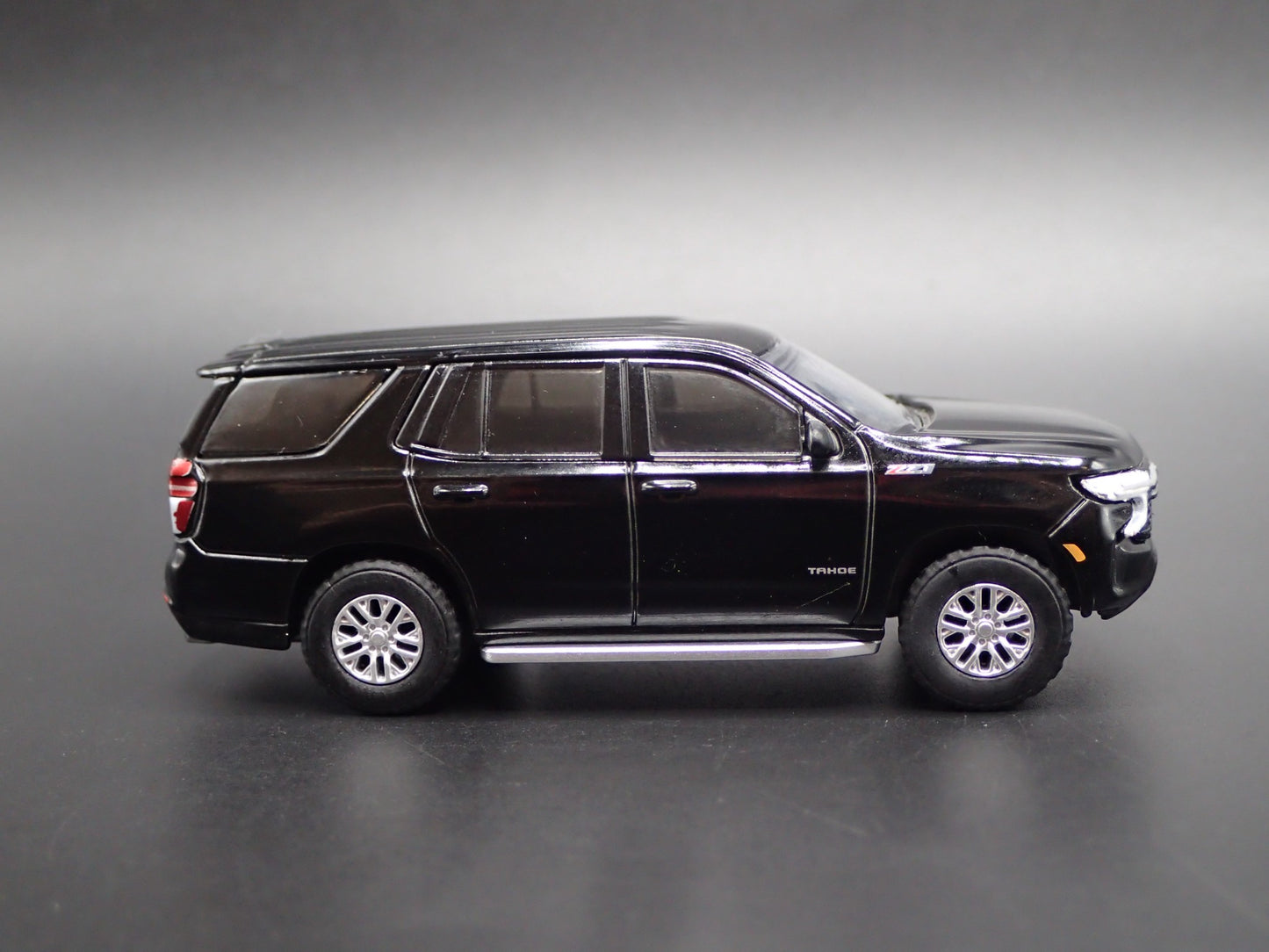 2021-2025 CHEVY CHEVROLET TAHOE Z71 BLACK 1:64 SCALE DIORAMA DIECAST MODEL CAR