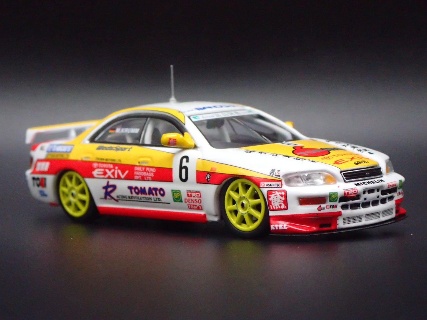 TOYOTA CORONA EXIV #6 TEAM BANDOH 1997 1/64 SCALE DIORAMA DIECAST MODEL CAR