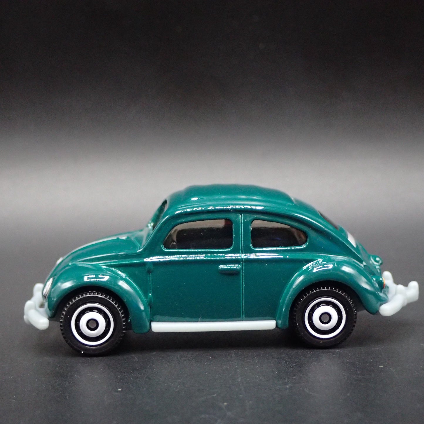 1960-1969 VW VOLKSWAGEN BEETLE BUG W HITCH 1:64 SCALE DIORAMA DIECAST MODEL CAR