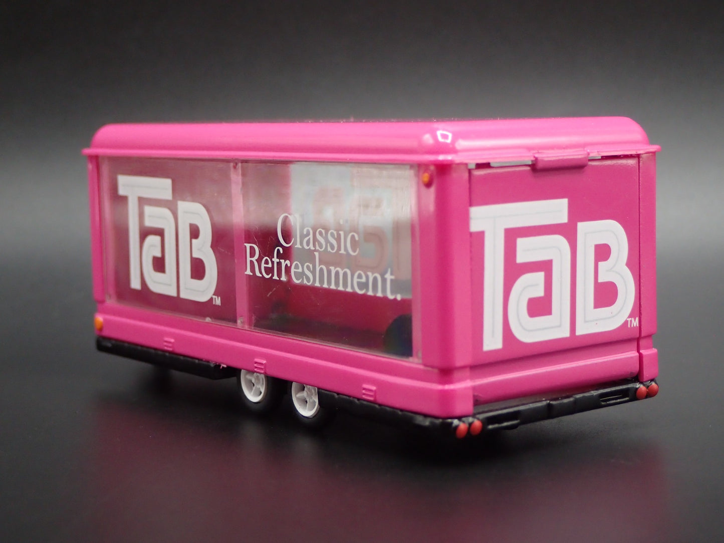 ENCLOSED GLASS CAR DISPLAY TRAILER TAB COLA 1:64 SCALE DIORAMA DIECAST MODEL CAR