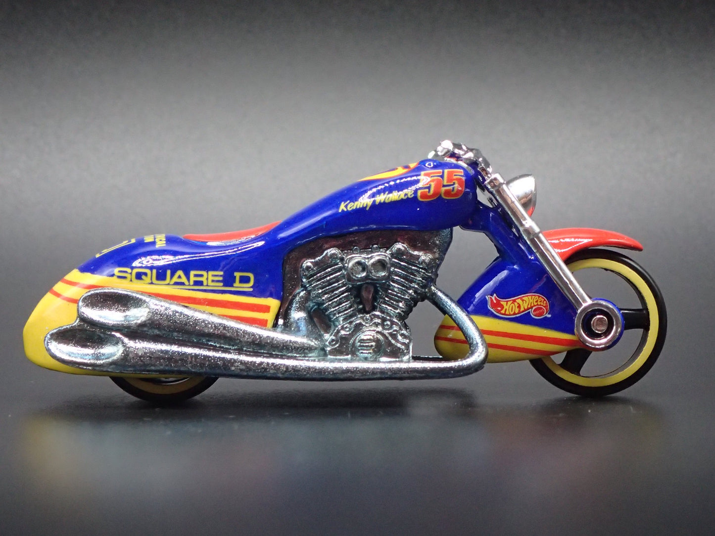 SCORCHIN SCOOTER MOTORCYCLE SQUARE D 55 1:64 HOT WHEELS SCALE DIECAST MODEL CAR