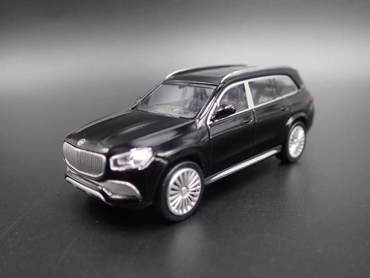 2020-2023 MERCEDES MAYBACH GLS 600 SUV 1:64 SCALE DIORAMA DIECAST MODEL CAR