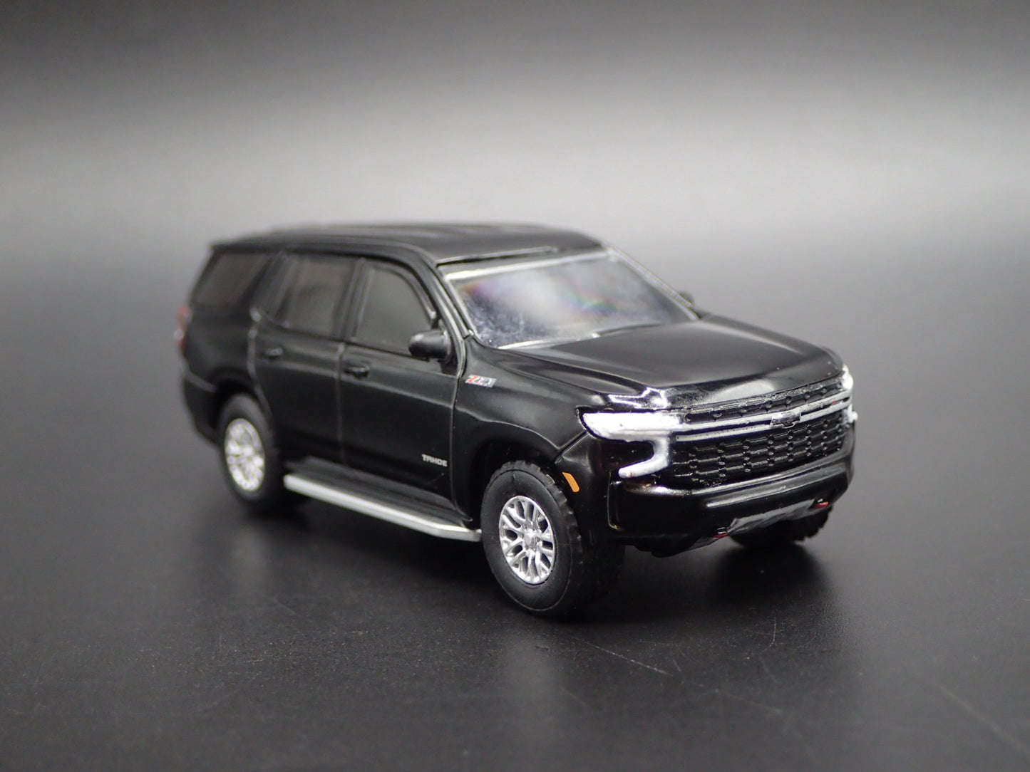 2021-2025 CHEVY CHEVROLET TAHOE Z71 BLACK 1:64 SCALE DIORAMA DIECAST MODEL CAR