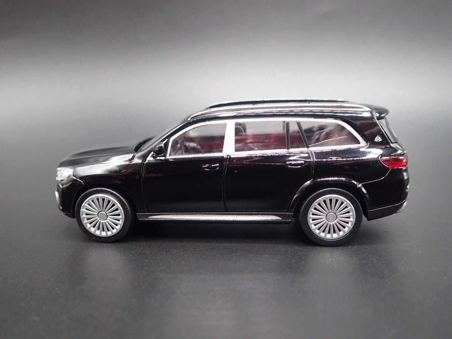 2020-2023 MERCEDES MAYBACH GLS 600 SUV 1:64 SCALE DIORAMA DIECAST MODEL CAR