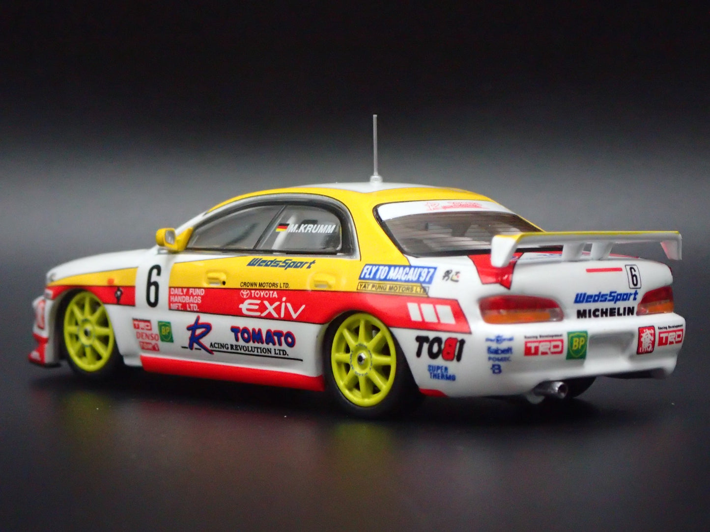 TOYOTA CORONA EXIV #6 TEAM BANDOH 1997 1/64 SCALE DIORAMA DIECAST MODEL CAR