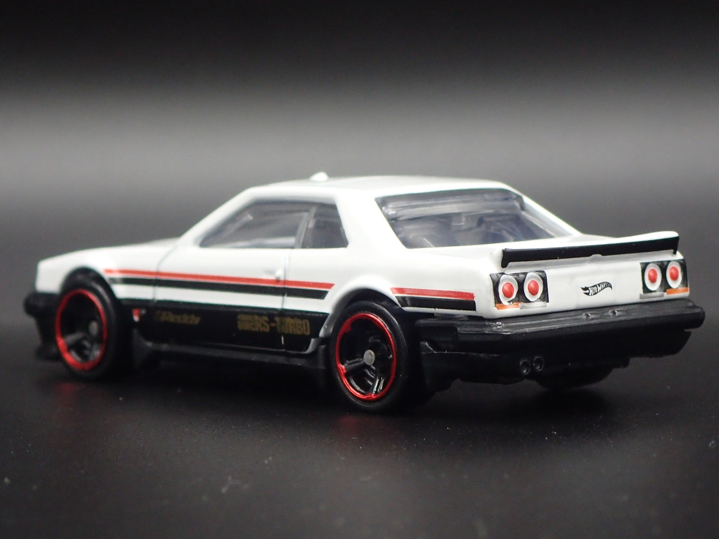 1981-1985 NISSAN SKYLINE RS KDR30 WHITE 1:64 SCALE COLLECTIBLE DIECAST MODEL CAR