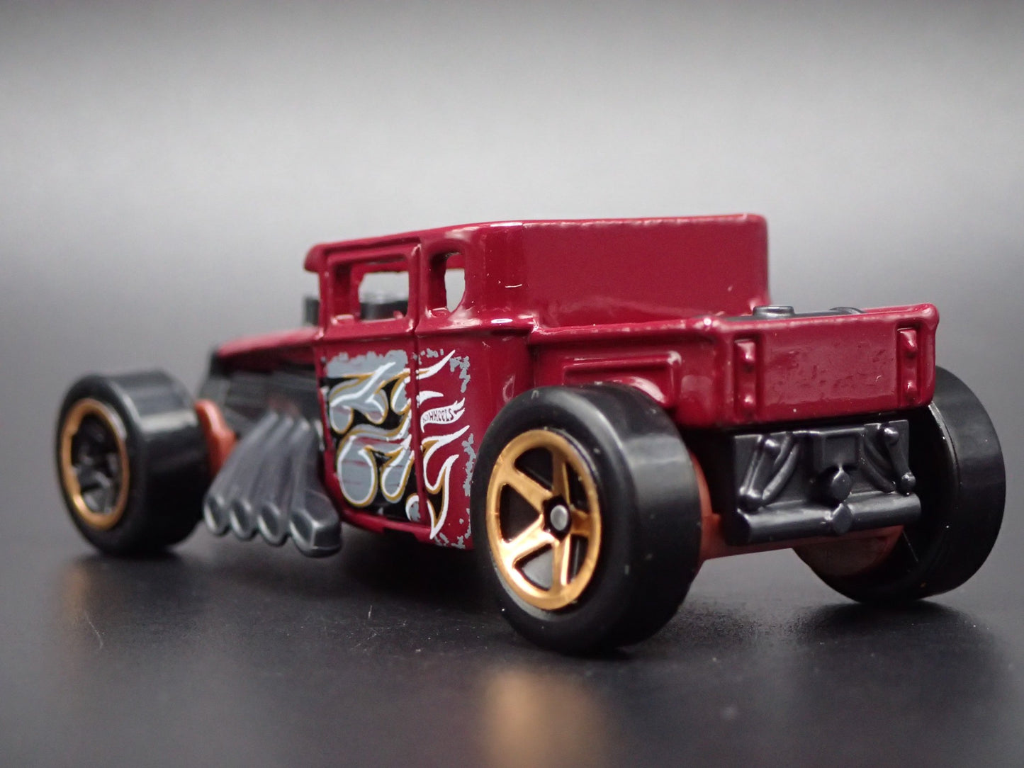 FORD CUSTOM BONE SHAKER HOT ROD RED 1:64 SCALE DIORAMA DIECAST MODEL CAR