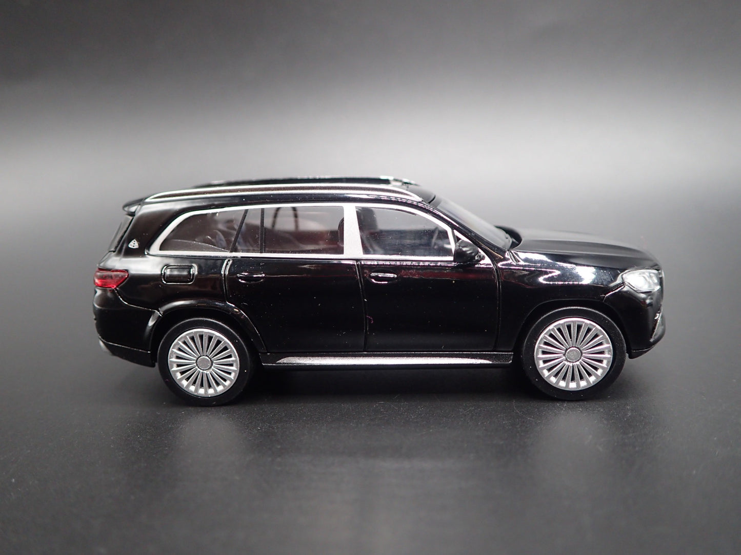 2020-2023 MERCEDES MAYBACH GLS 600 SUV 1:64 SCALE DIORAMA DIECAST MODEL CAR