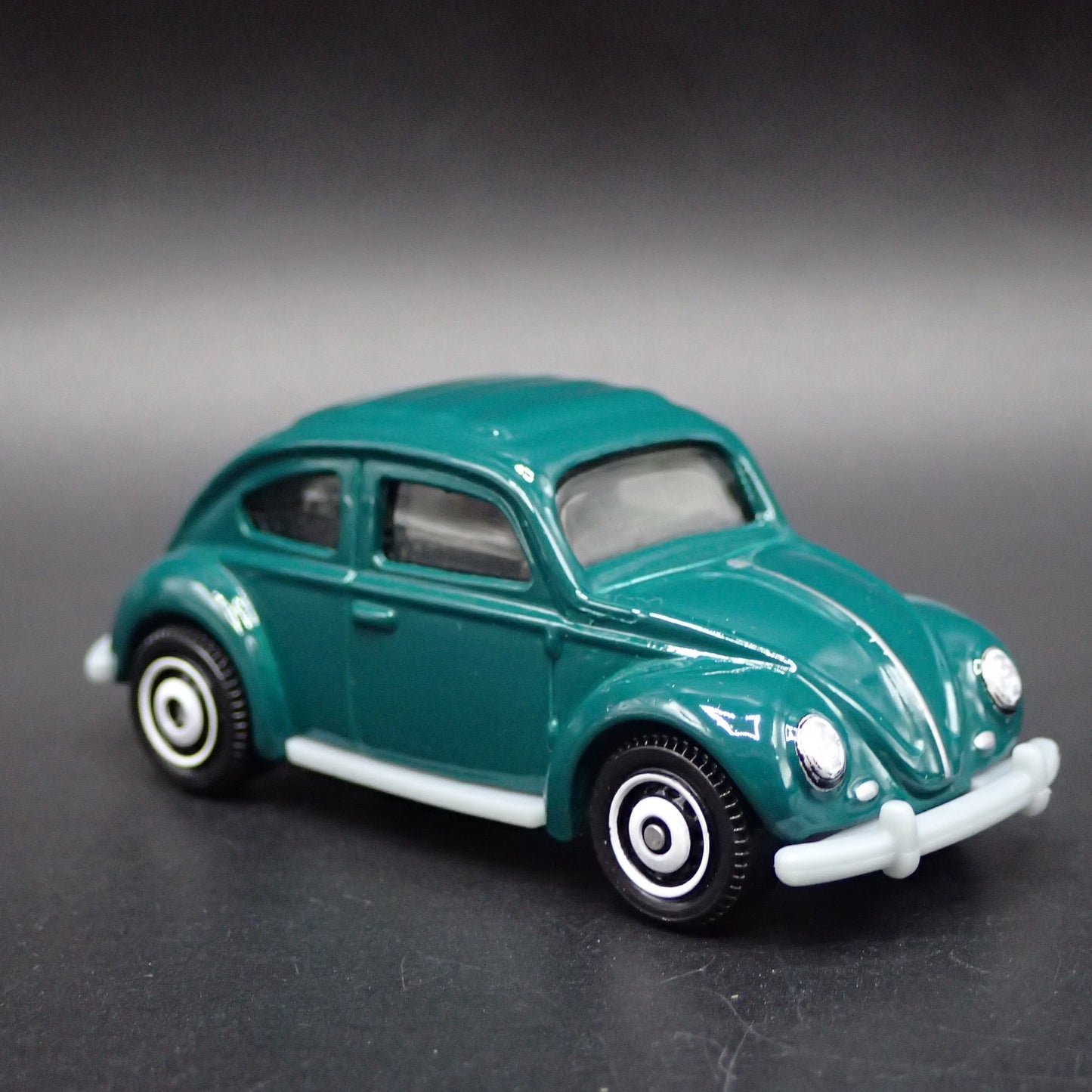 1960-1969 VW VOLKSWAGEN BEETLE BUG W HITCH 1:64 SCALE DIORAMA DIECAST MODEL CAR