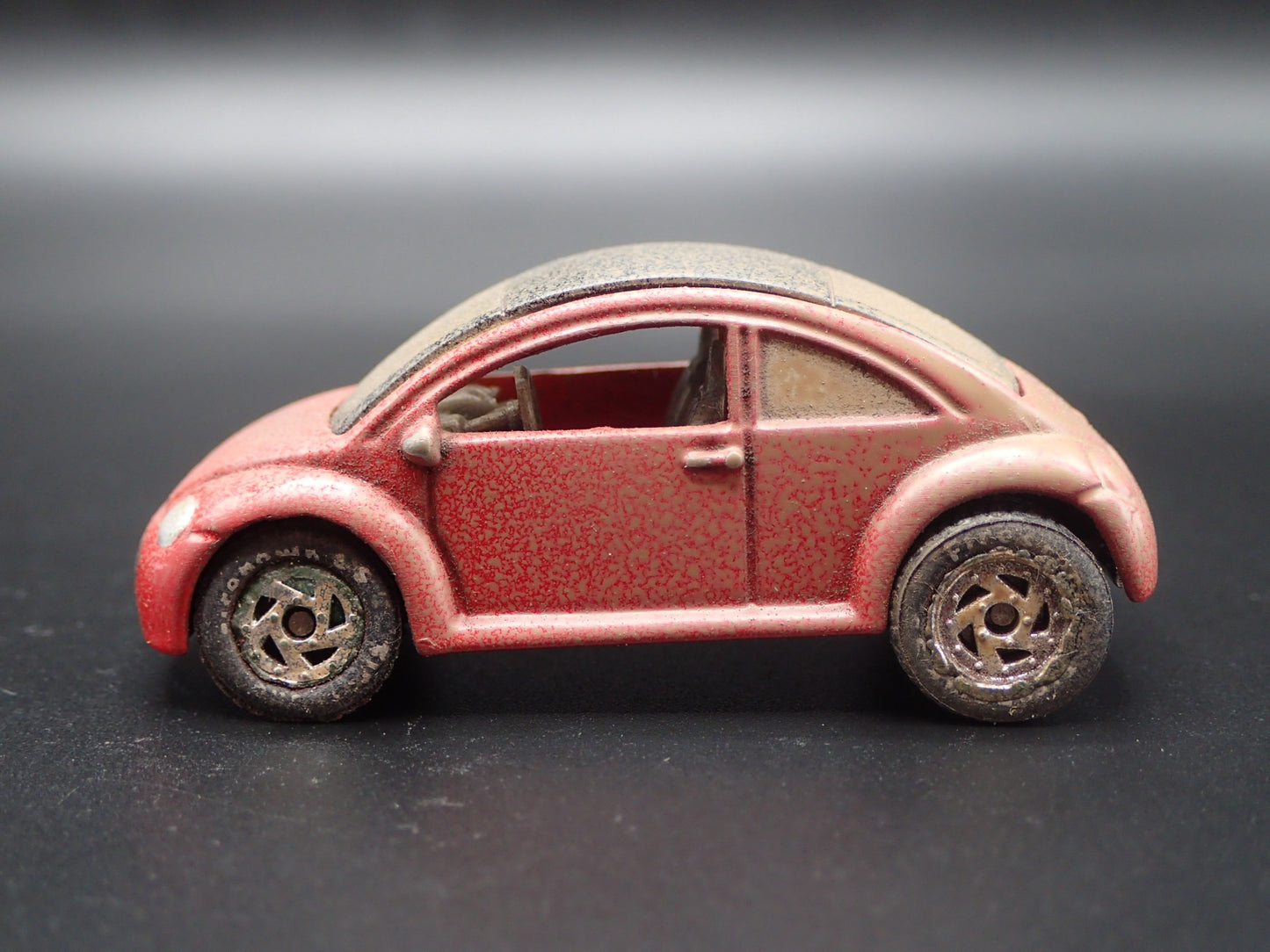 1998-2011 VW VOLKSWAGEN NEW BEETLE BUG BARN FIND 1:64 SCALE DIECAST MODEL CAR