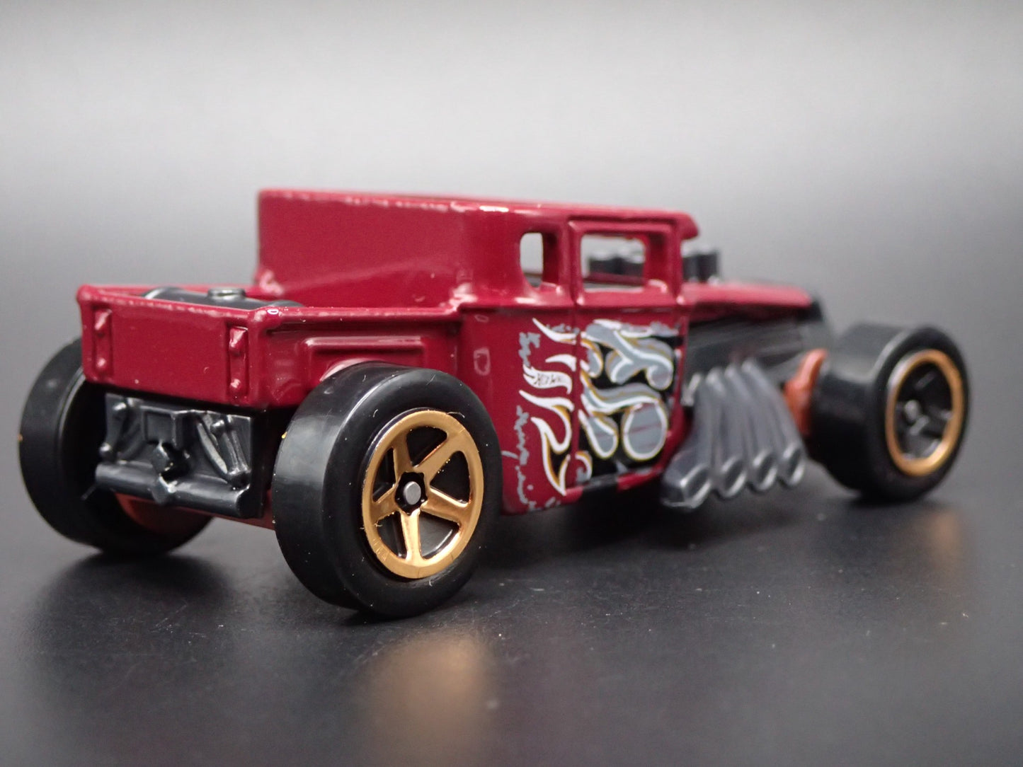FORD CUSTOM BONE SHAKER HOT ROD RED 1:64 SCALE DIORAMA DIECAST MODEL CAR