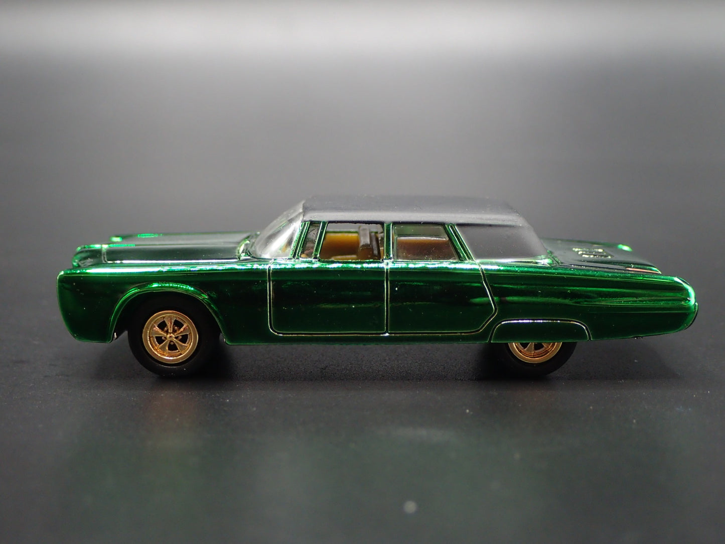 1966 66 CHRSYLER IMPERIAL GREEN HORNET BLACK BEAUTY 1/64 SCALE DIECAST MODEL CAR