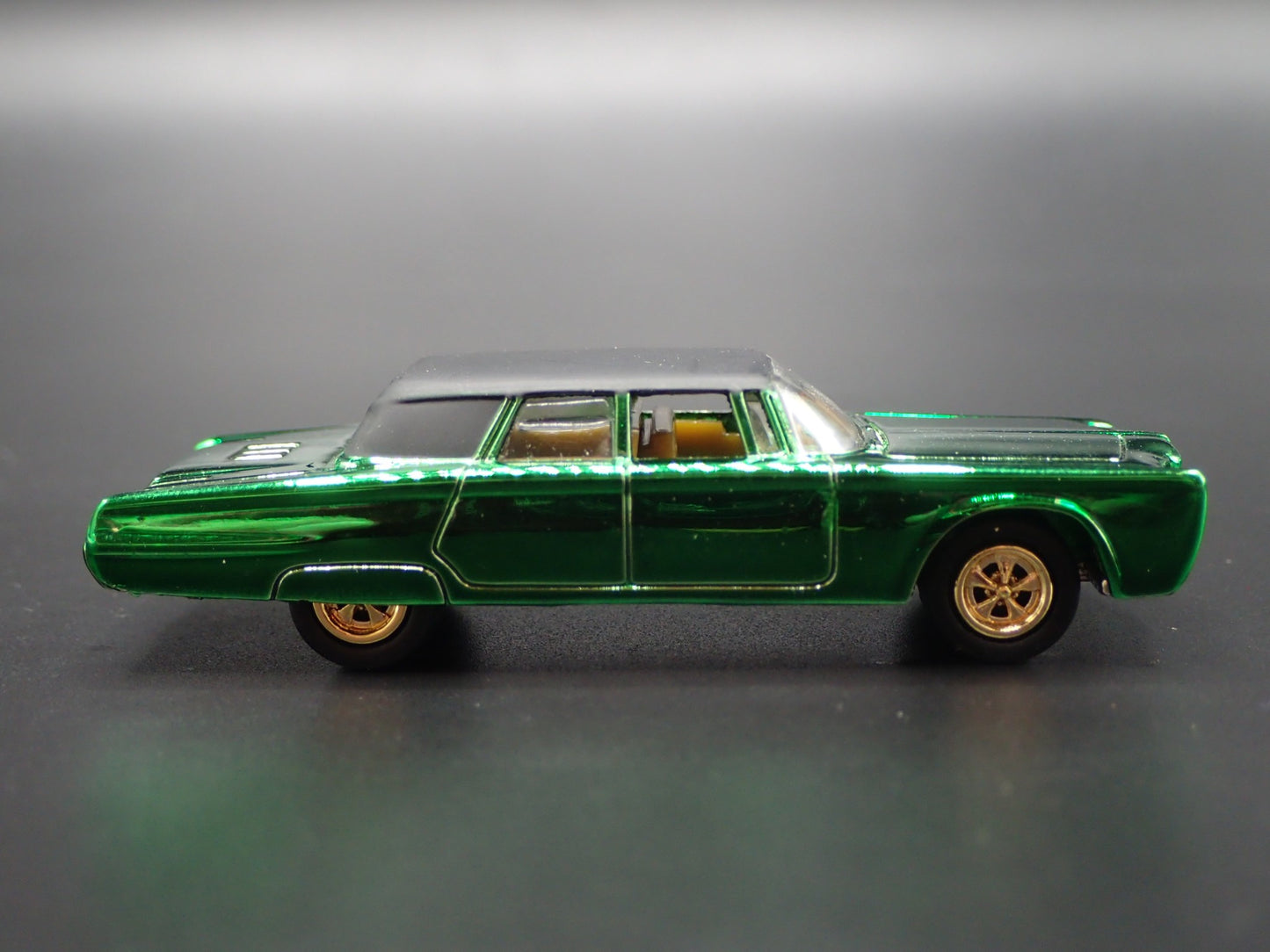 1966 66 CHRSYLER IMPERIAL GREEN HORNET BLACK BEAUTY 1/64 SCALE DIECAST MODEL CAR